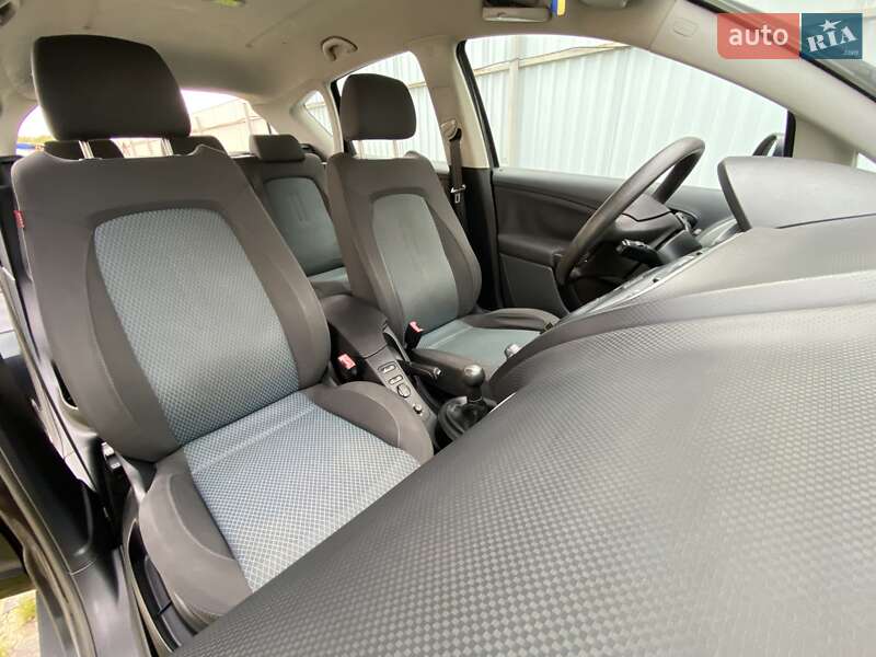 Хетчбек SEAT Toledo 2008 в Ужгороді