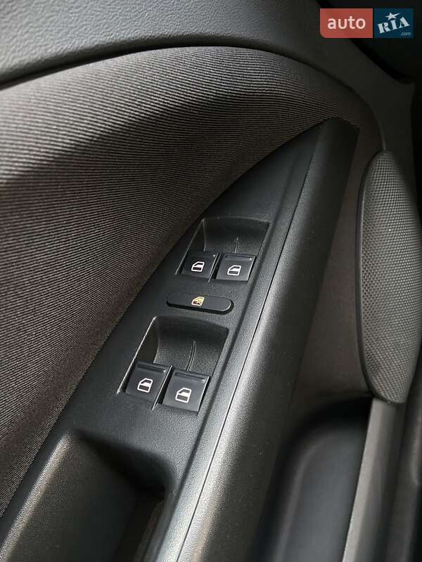 Хетчбек SEAT Toledo 2008 в Ужгороді