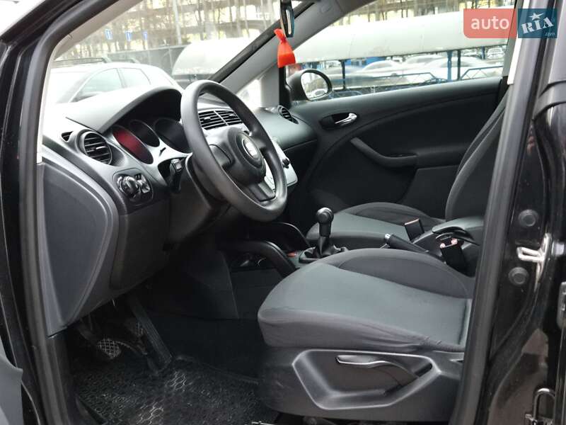 Хэтчбек SEAT Toledo 2008 в Киеве