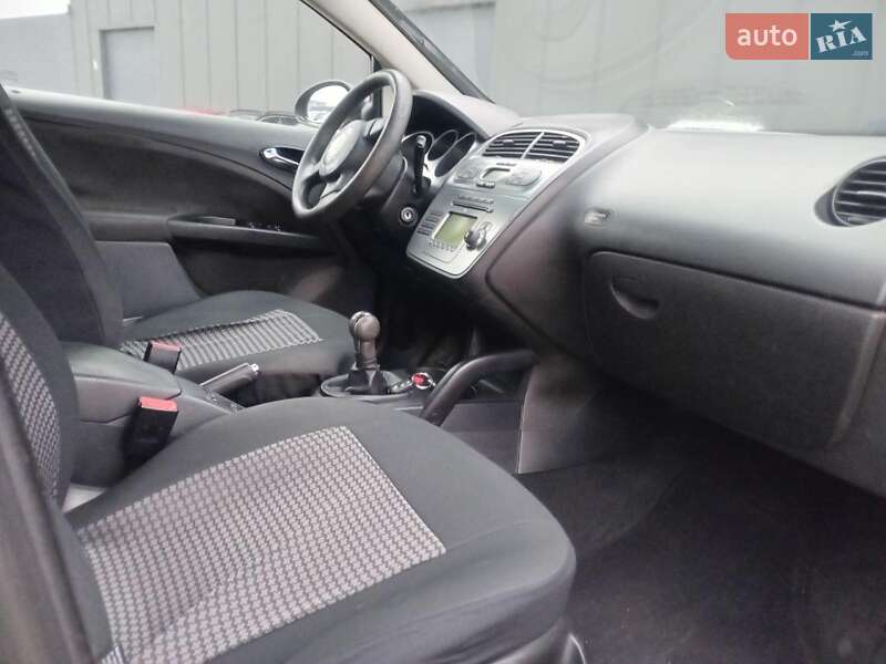 Хэтчбек SEAT Toledo 2008 в Львове