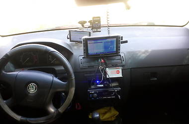 Хетчбек Skoda Fabia 2004 в 