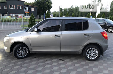 Хетчбек Skoda Fabia 2011 в 