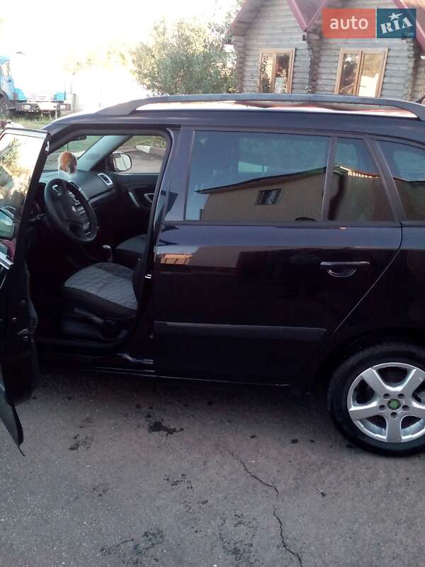 Универсал Skoda Fabia 2009 в Запорожье