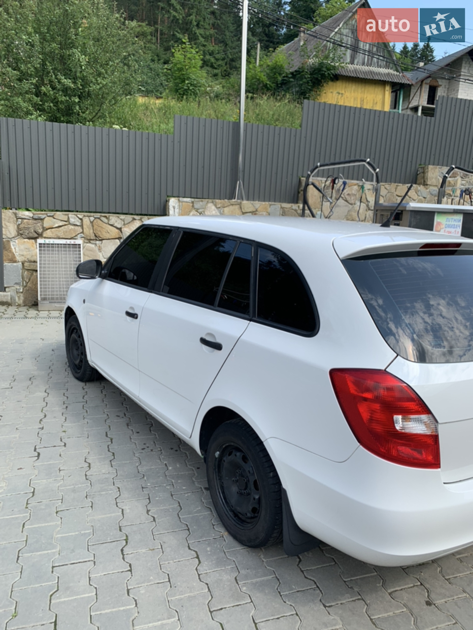 2012 Skoda Fabia - мініатюра 2