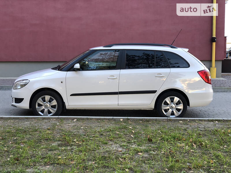 Універсал Skoda Fabia 2010 в Новояворівську