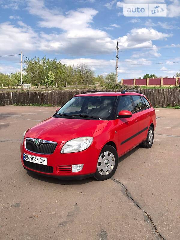 Універсал Skoda Fabia 2010 в Сумах