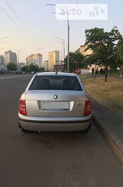 Седан Skoda Fabia 2002 в Києві