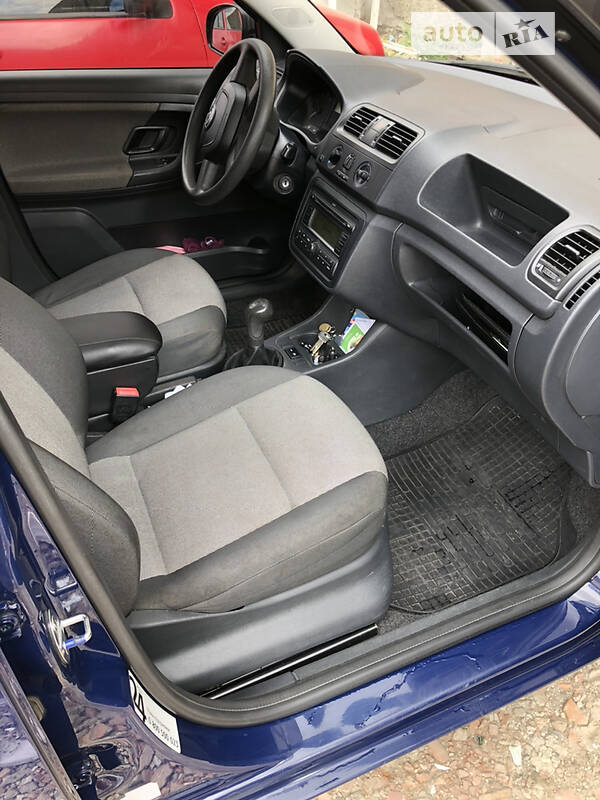 Хэтчбек Skoda Fabia 2012 в Черновцах