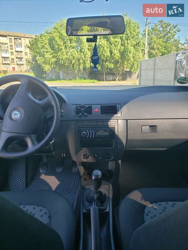 Хэтчбек Skoda Fabia 2006 в Луцке