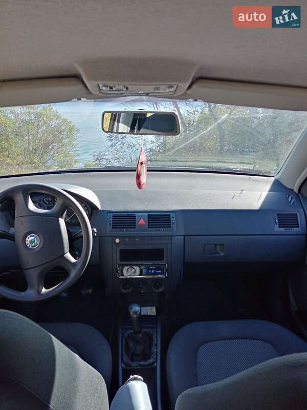 Седан Skoda Fabia 2006 в Кам'янському