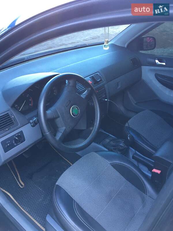 Седан Skoda Fabia 2002 в Ивано-Франковске