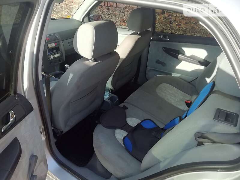 Седан Skoda Fabia 2002 в Чернигове фото 10 Седан Skoda Fabia 2002 в Чернигове