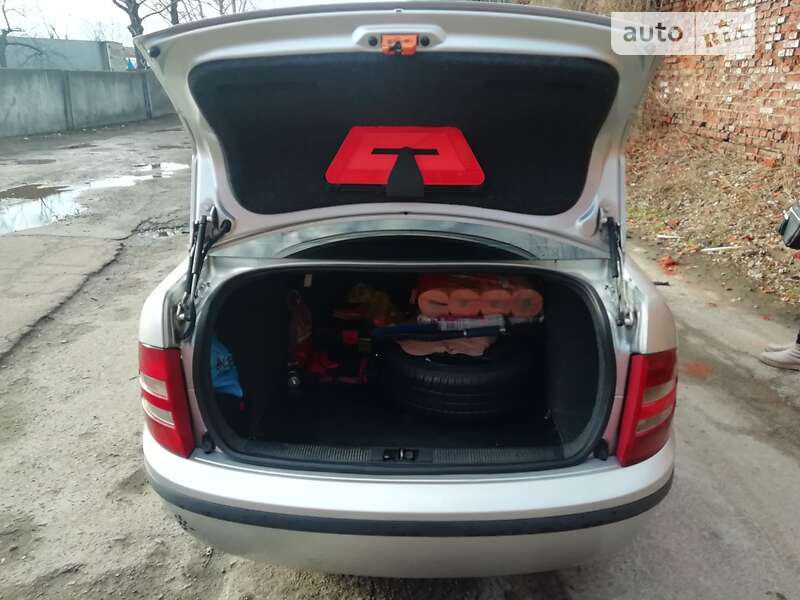 Седан Skoda Fabia 2002 в Чернигове фото 8 Седан Skoda Fabia 2002 в Чернигове