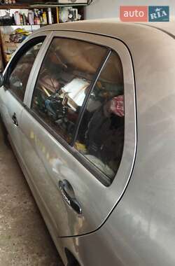Седан Skoda Fabia 2006 в 