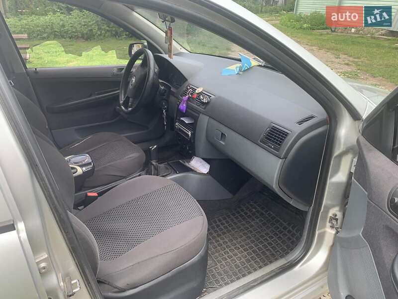 Седан Skoda Fabia 2003 в Бориславе