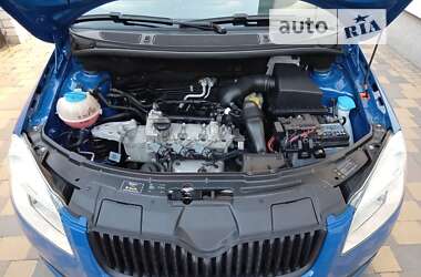 Хэтчбек Skoda Fabia 2010 в 