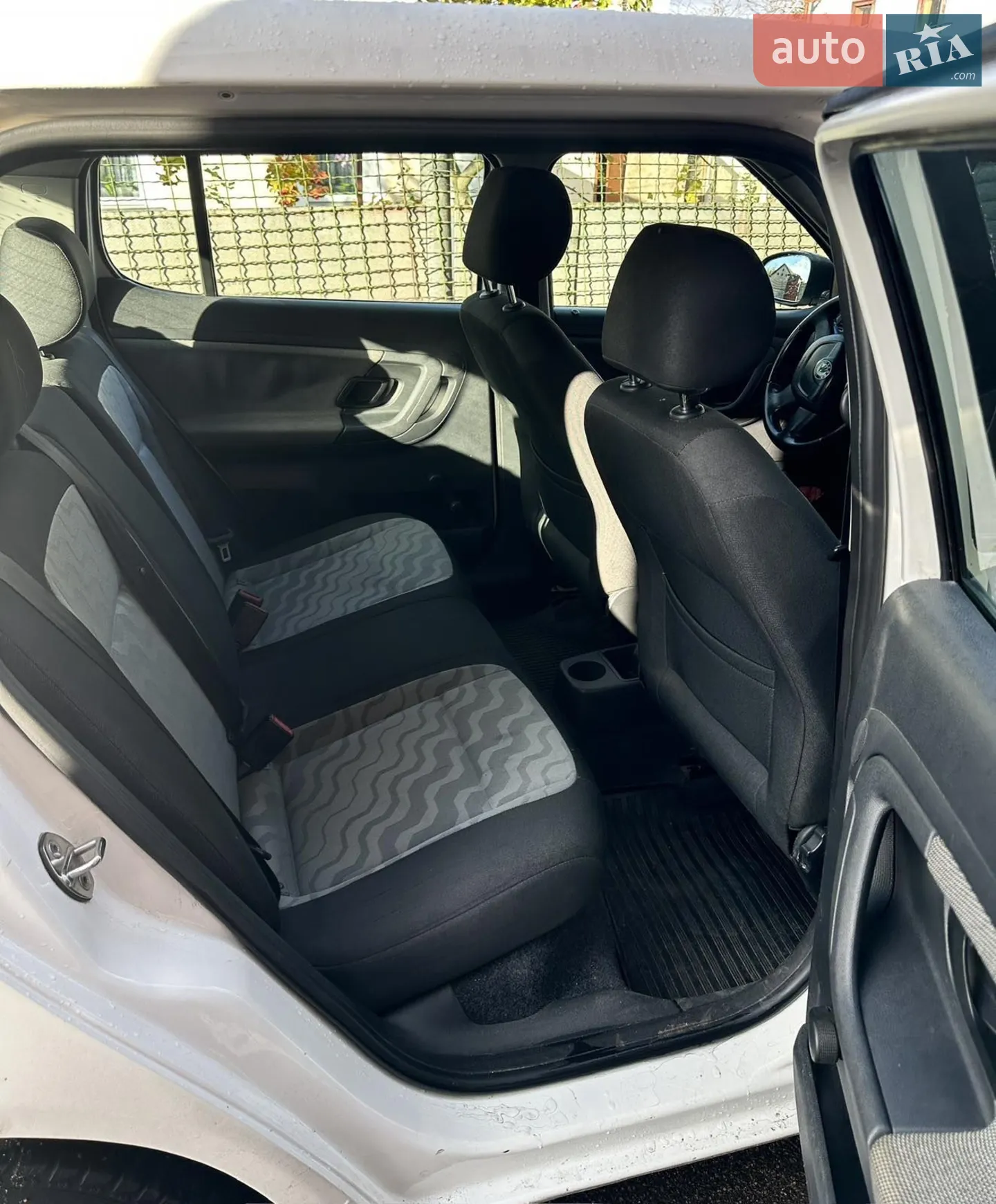2011 Skoda Fabia - мініатюра 4