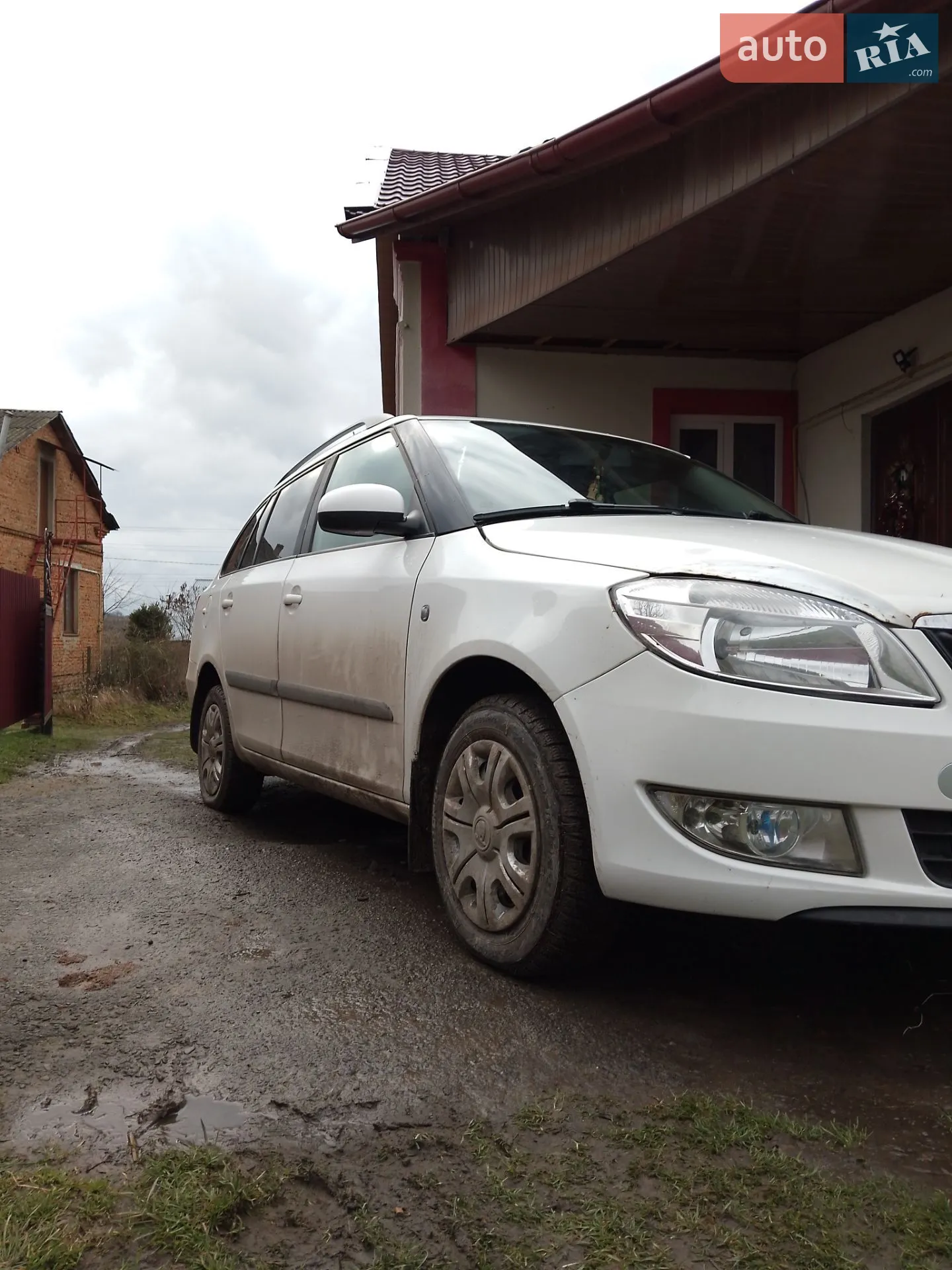 2011 Skoda Fabia - мініатюра 2