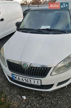 Хэтчбек Skoda Fabia 2010 в Вишневом