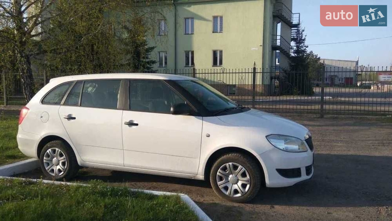 2011 Skoda Fabia - мініатюра 11