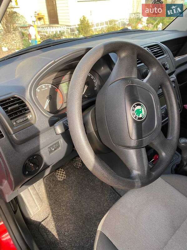 Хэтчбек Skoda Fabia 2009 в Житомире