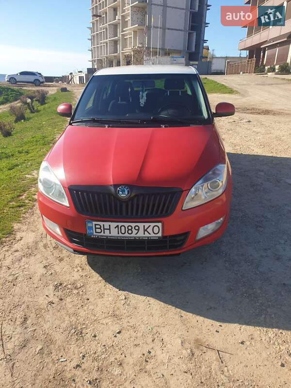 Хэтчбек Skoda Fabia 2011 в 