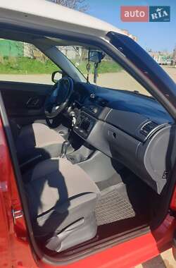 Хэтчбек Skoda Fabia 2011 в 