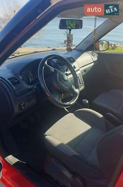 Хэтчбек Skoda Fabia 2011 в 