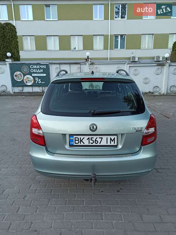 Універсал Skoda Fabia 2010 в Рівному