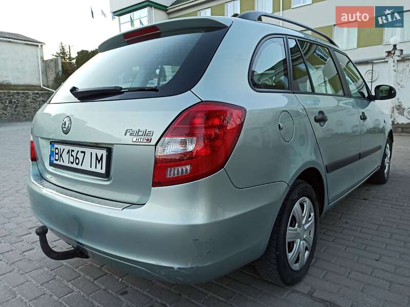 Універсал Skoda Fabia 2010 в Рівному