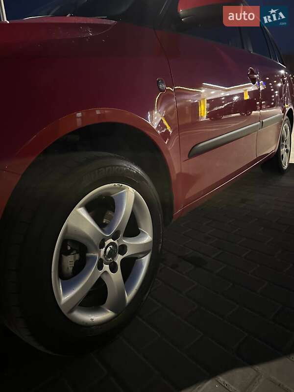 Універсал Skoda Fabia 2011 в Рівному