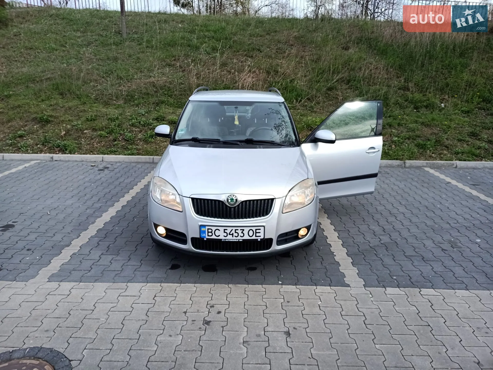 2010 Skoda Fabia - мініатюра 2