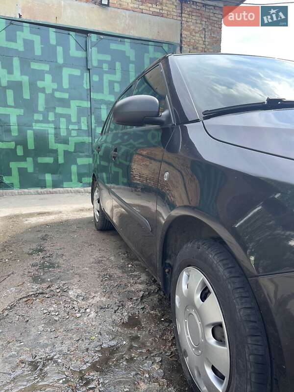 Універсал Skoda Fabia 2010 в Луцьку