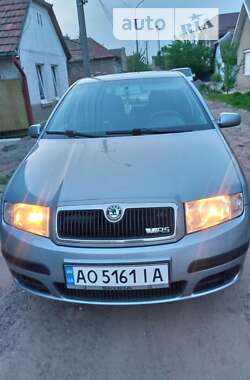 Седан Skoda Fabia 2004 в Мукачевому