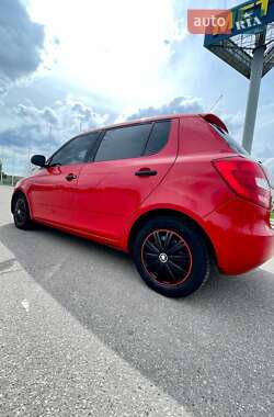 Хэтчбек Skoda Fabia 2011 в 