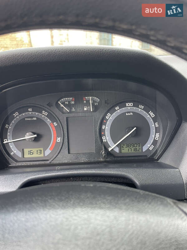 Седан Skoda Fabia 2007 в Киеве