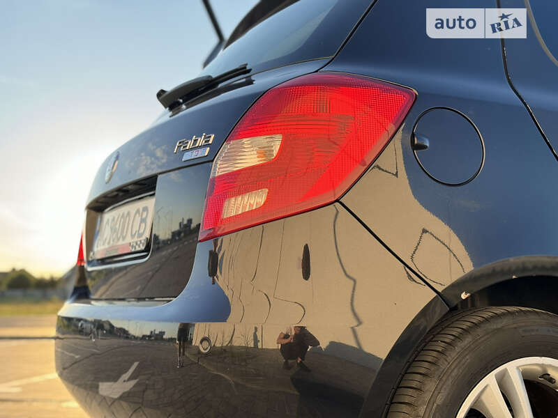 Хэтчбек Skoda Fabia 2008 в Луцке