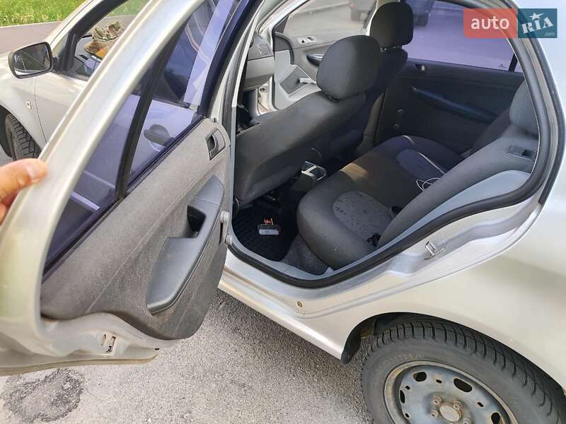 Седан Skoda Fabia 2003 в Киеве