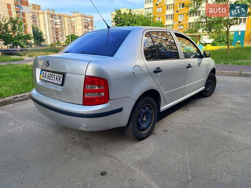 Седан Skoda Fabia 2003 в Киеве