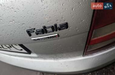 Хетчбек Skoda Fabia 2002 в 