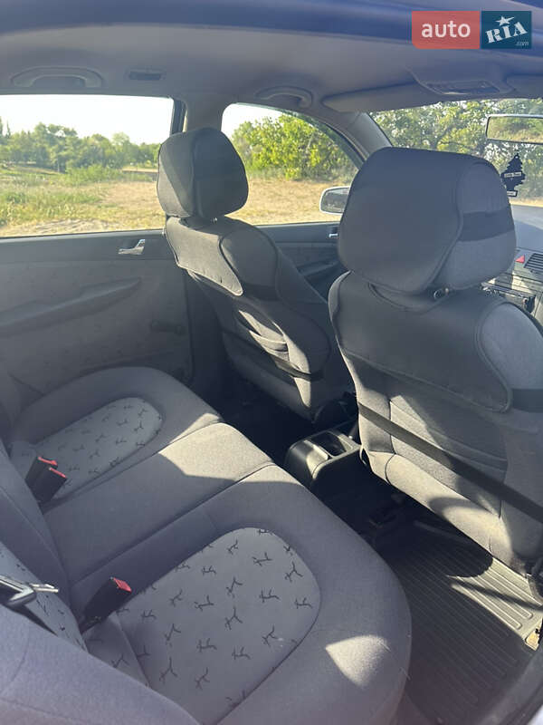 Седан Skoda Fabia 2002 в Дніпрі