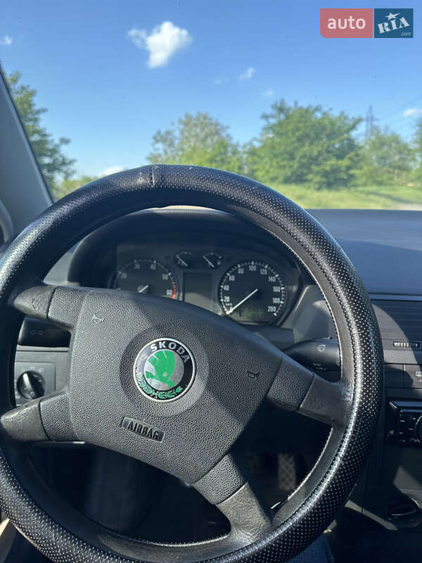 Седан Skoda Fabia 2002 в Дніпрі