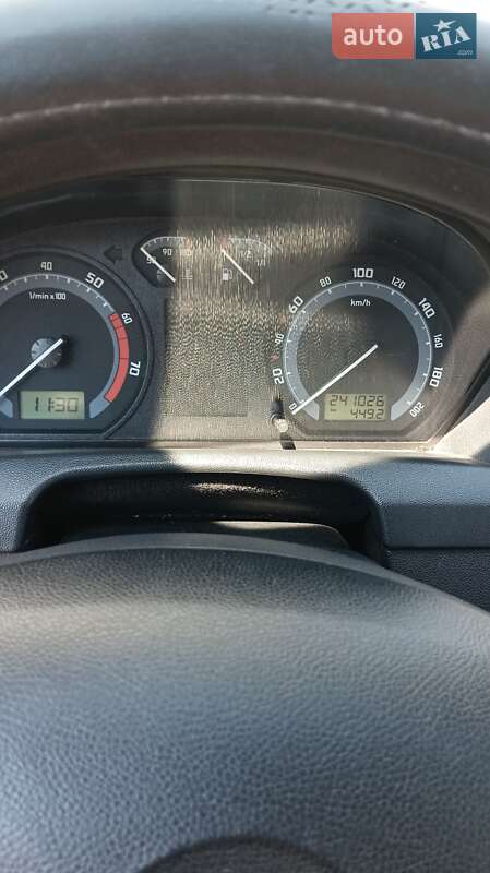 Седан Skoda Fabia 2006 в Києві