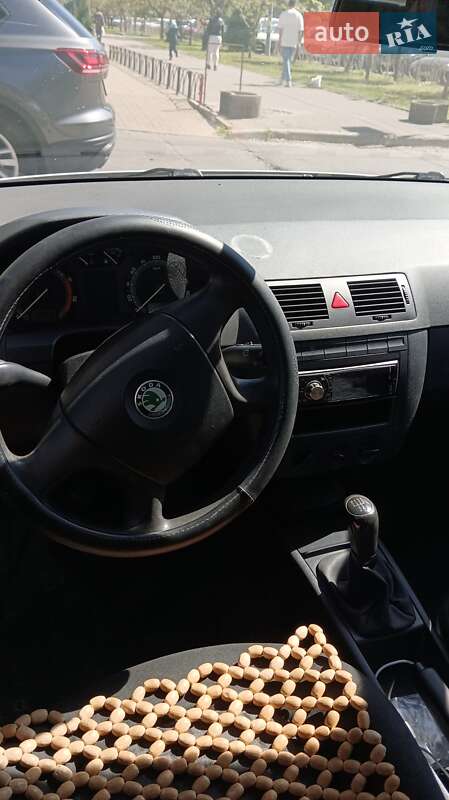 Седан Skoda Fabia 2006 в Києві