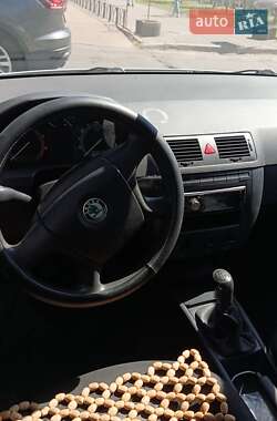 Седан Skoda Fabia 2006 в 