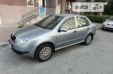 Седан Skoda Fabia 2002 в Киеве