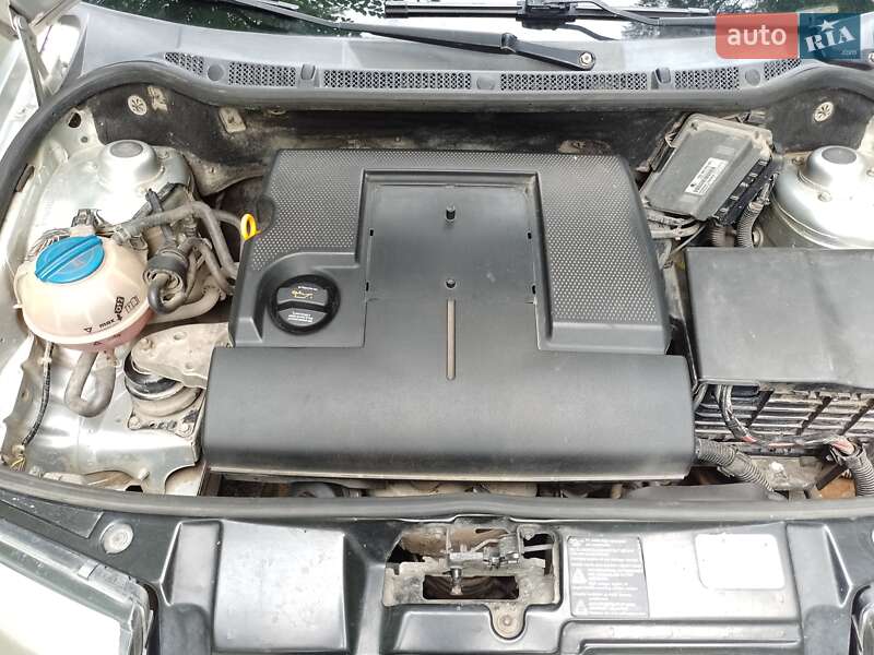 Хэтчбек Skoda Fabia 2005 в Каменке-Бугской