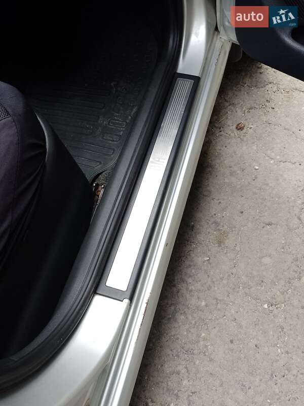 Хэтчбек Skoda Fabia 2005 в Каменке-Бугской