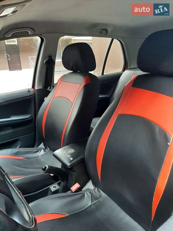Хэтчбек Skoda Fabia 2005 в Днепре