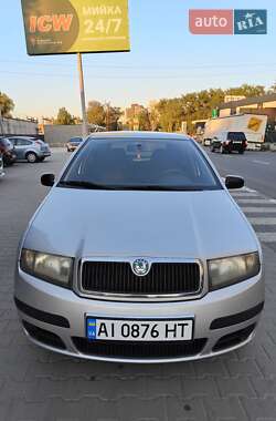 Хэтчбек Skoda Fabia 2006 в Вишневом